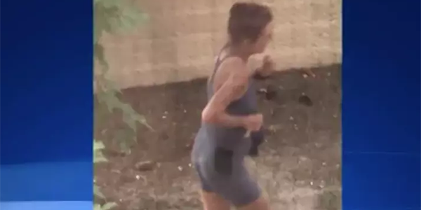 Cidade nos EUA é atormentada por corredora que defeca nos jardins das casas-0