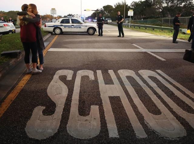 FBI sabia que atirador da Flórida queria ser “profissional das matanças nas escolas”-0